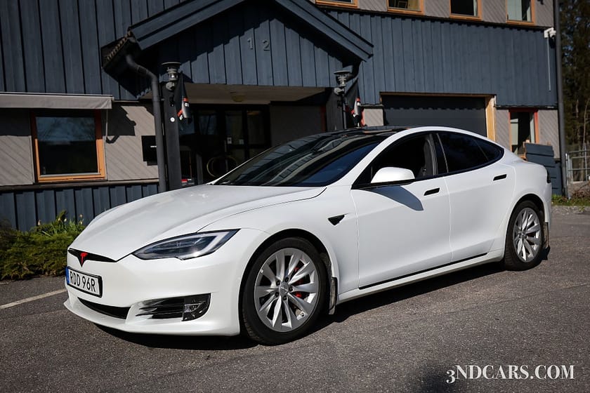 Bild 2 av Tesla Model S Long Range AWD / CCS AKTIVERAD / LUFTFJÄ / HW3 DATOR MM