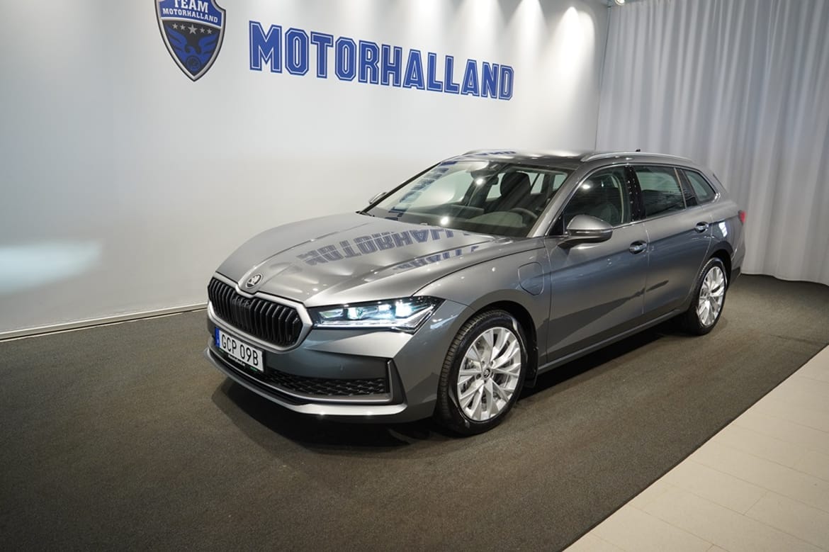 Škoda Superb iV Combi DSG Sekventiell, 204hk, 2025