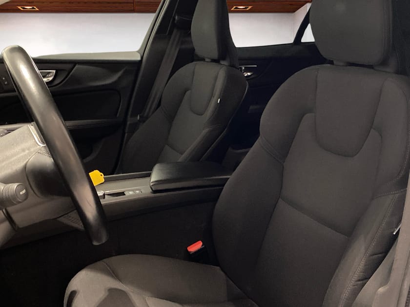 Bild 2 av Volvo V60 D4 AWD Momentum SE II