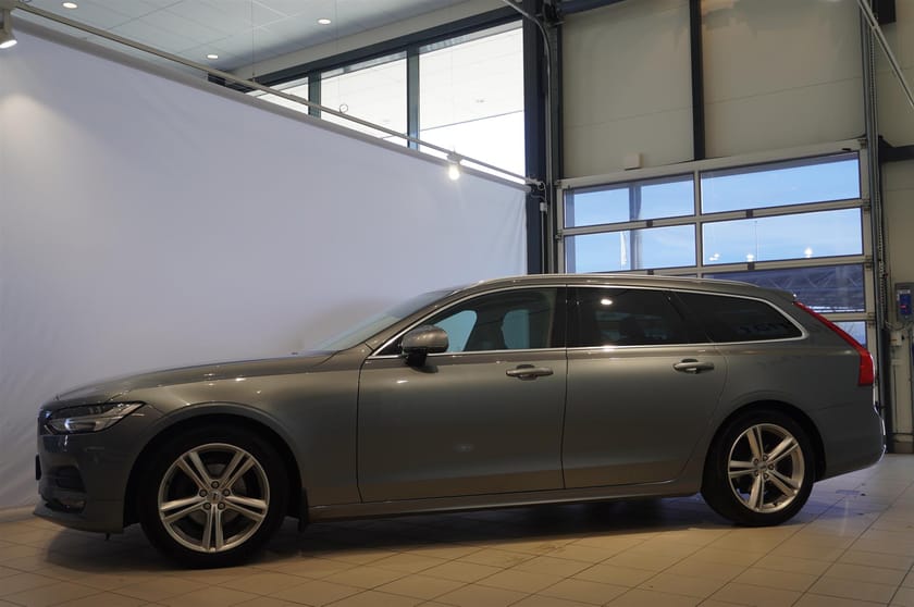 Bild 3 av Volvo V90 D3 150hk Momentum Drag Aut Värmare VoC PDC