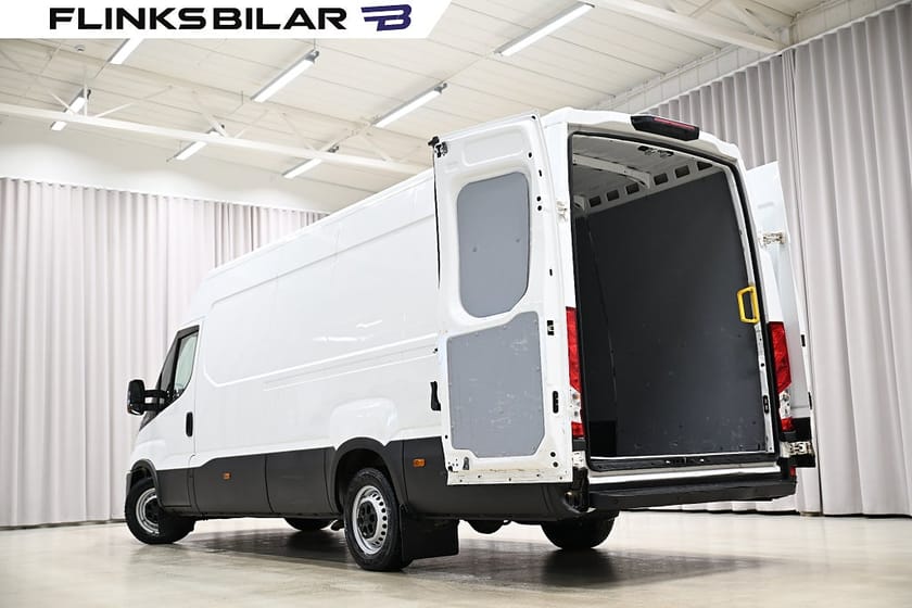 Bild 4 av Iveco Daily 35-140 Van 2.3 JTD Hi-Matic 136HK XXL-Skåp|Automat|3.5ton-dragvikt