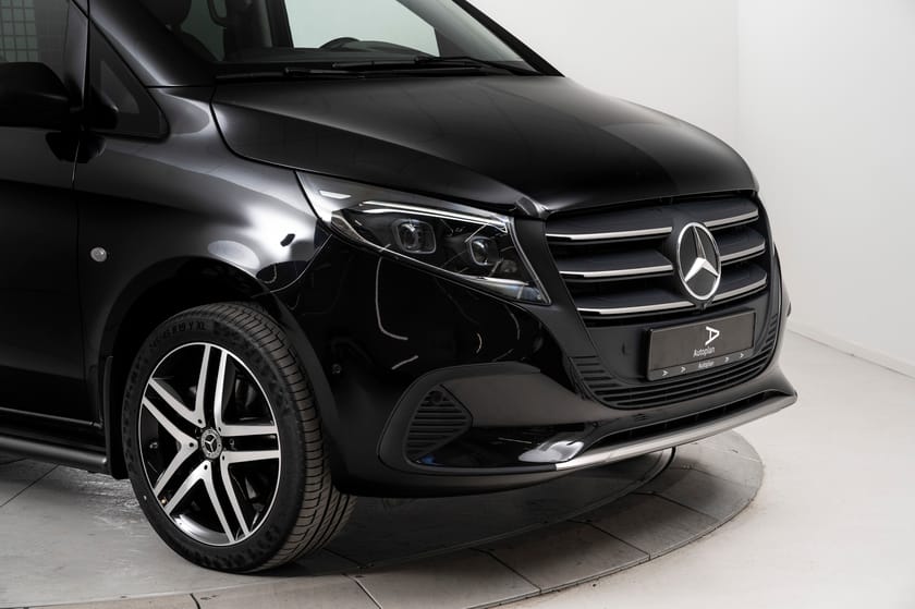 Bilde 3 av Mercedes-Benz Vito Tourer 124 CDI 4x4 3.1t V124 Pro 4MATIC ACC/360°/Krok/Varmer/MBUX/LED
