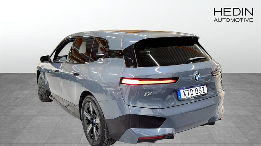 Bild 2 av BMW iX xDrive40 Sportpaket Laserlight Dragkrok Pano 4-zonsklimat