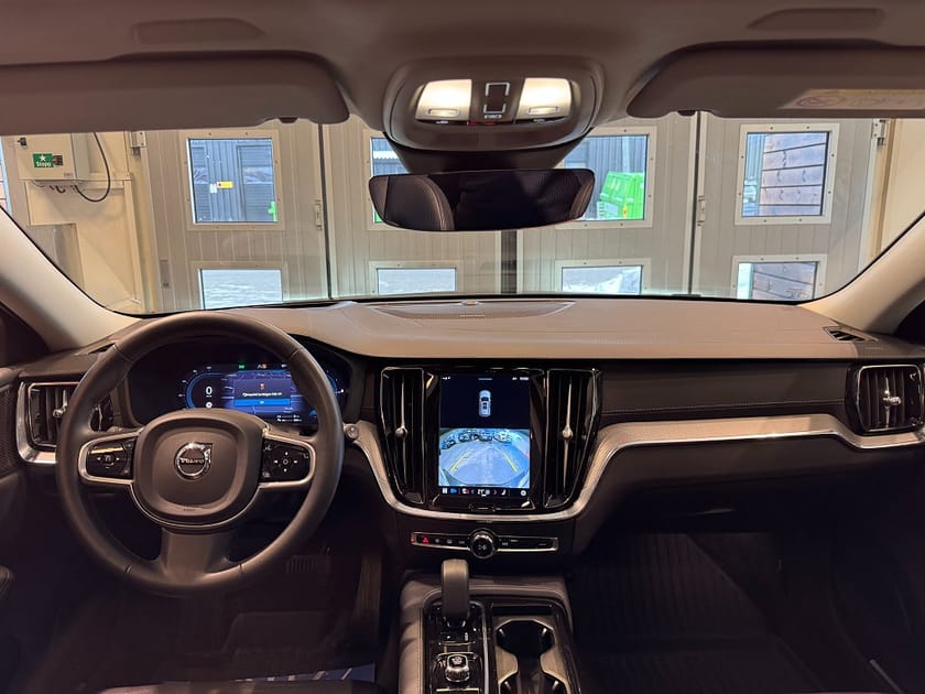 Bild 5 av Volvo V60 Recharge T6 AWD Ultimate Bright HUD H/K Pano Drag 350hk