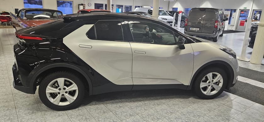 Bild 4 av Toyota C-HR PHEV 2.0 GR SPORT PREMIERE EDITION (LEASEBAR)