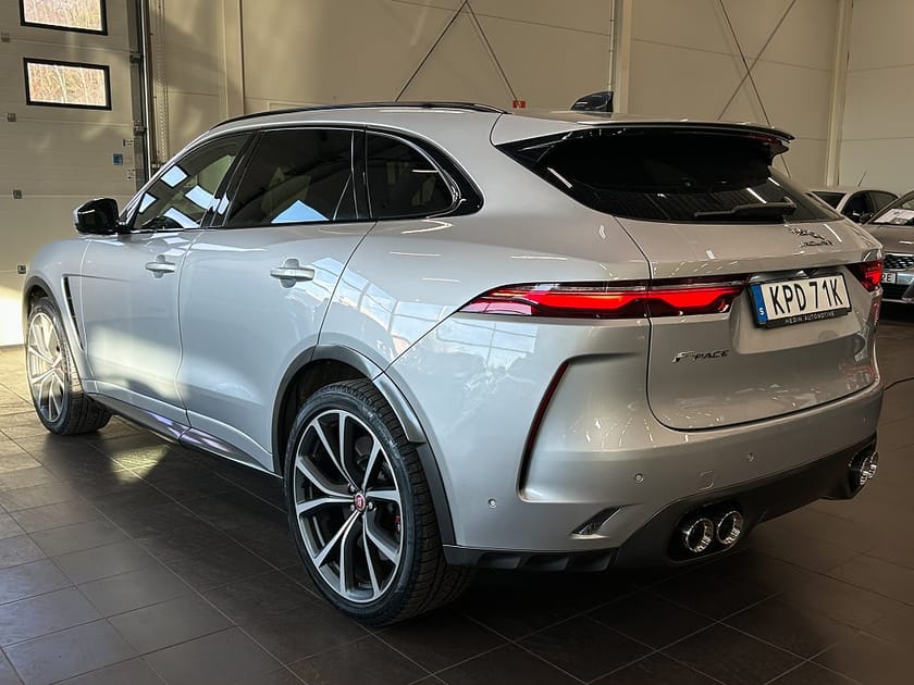 Bild 4 av Jaguar F-Pace SVR 5.0 V8 AWD 550HK 360/Pano/HuD/Skalstol/Drag/BLIS
