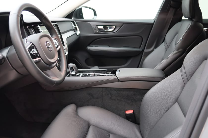 Bild 4 av Volvo V60 T6 Plus Dark/Klimatpaket/Läder/Kamera