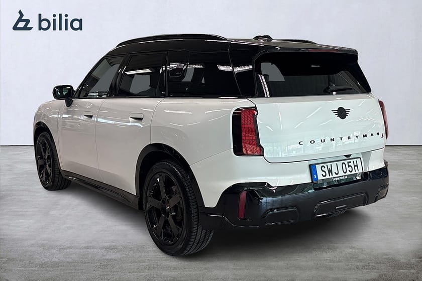 Bild 2 av MINI Countryman S ALL4 JCW /Panorama / Drag / Head-Up / Komfortöppning