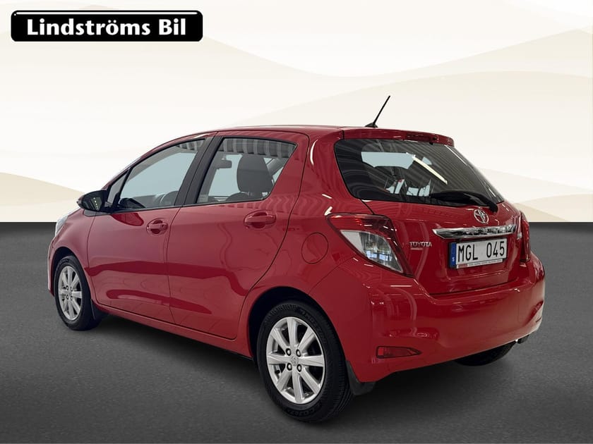 Bild 4 av Toyota Yaris 1.33 5-D Active, med extremt låga mil. Motorvärmare, Vinterhjul, underredsbehandlad