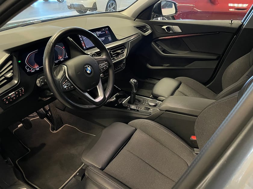 Bild 3 av BMW 118i 4,95% ränta Sportline, PDC, Nav, Sportstolar