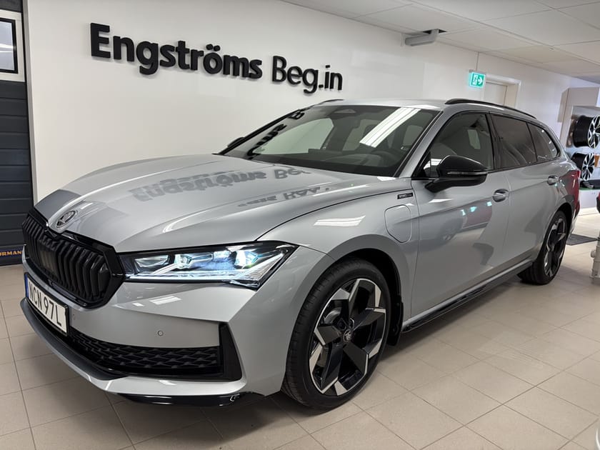 Bild 1 av Škoda Superb iV Kombi SPORTLINE 1,5 TSI 204 HK 6 VXL DSG
