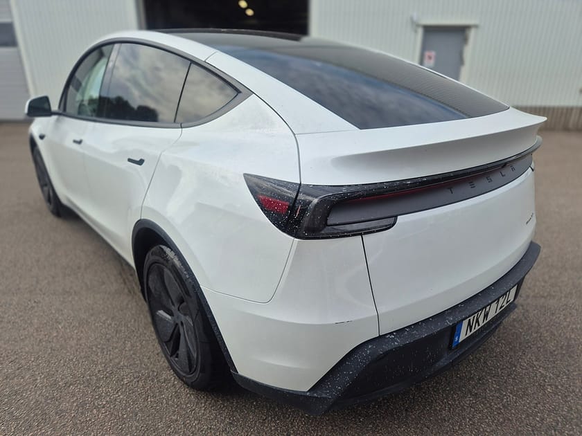 Bild 3 av Tesla Model Y Long Range AWD 514HK 4x4 Panorama Läder