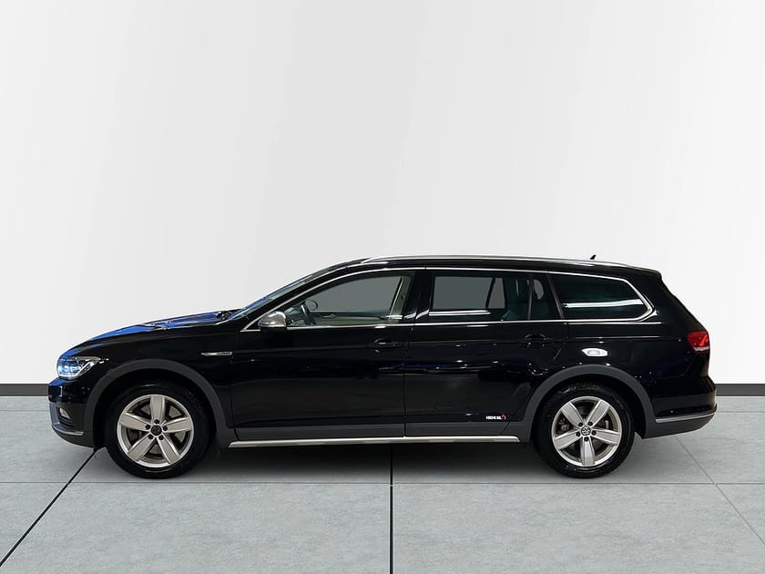 Bild 4 av Volkswagen Passat Alltrack 2.0 TDI 240hk 4M GTS S&V Cockpit Drag Dvärme