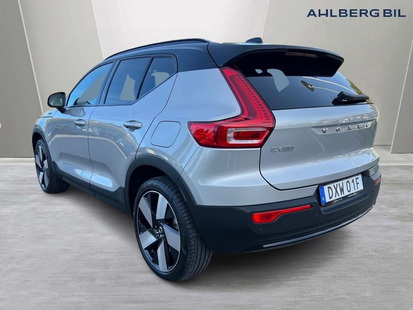 Bild 3 av Volvo EX40 Single Motor Extended Range ⚪ Plus, OUTLET, Klimatpaket, Parkeringskamera Bak, Baklucka Elmanövrerad, Google Maps