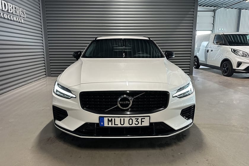 Bild 2 av Volvo V60 Recharge T6 II AWD R-Design B-kamera Värmare Navi