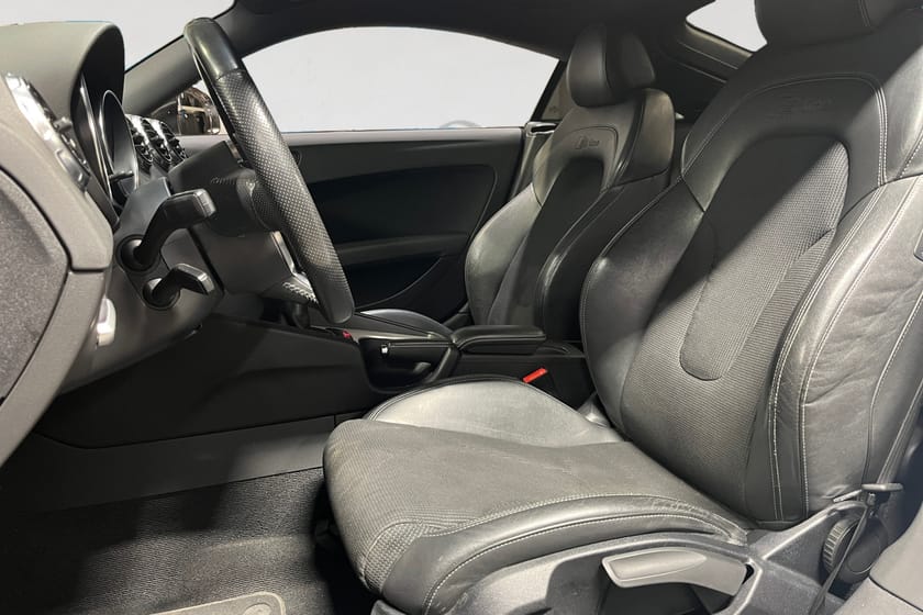 Bild 3 av Audi TT Coupé 1.8 TFSI 160 HK S-LINE COMFORT FARTHÅLLARE 19"