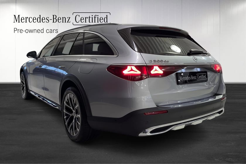 Bild 3 av Mercedes-Benz E 300 d e 4MATIC All-Terrain DE ALL-TERRAIN/AIRMATIC/SUPERSCREEN/DRAG