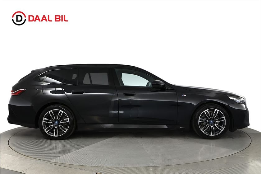 Bild 5 av BMW i5 eDrive40 Touring 340HK M-SPORT ACTIVE LAUNCH EDT DRAG