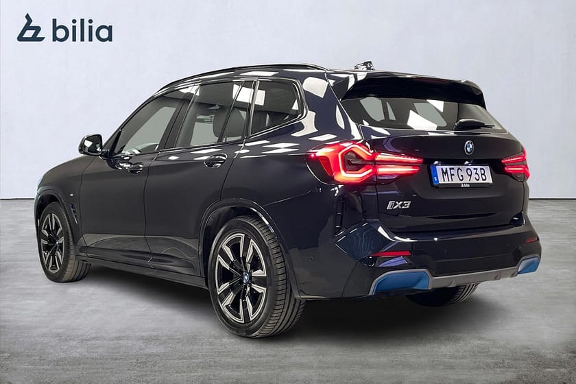 Bild 5 av BMW iX3 M Sport /  Panorama / 19" Alu / Drag / Sportstol