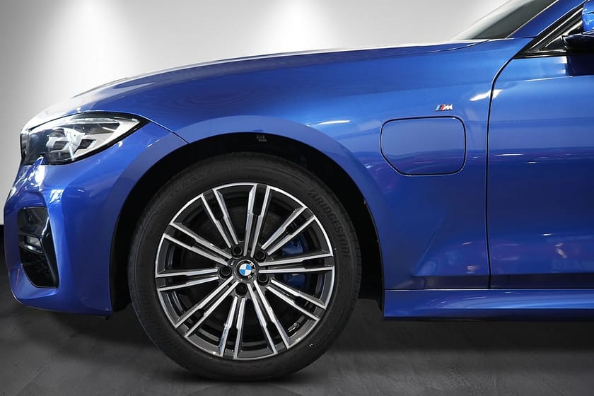 Bild 3 av BMW 330e Sedan 292hk M Sport Cockpit Ambient Navi CarPlay PDC