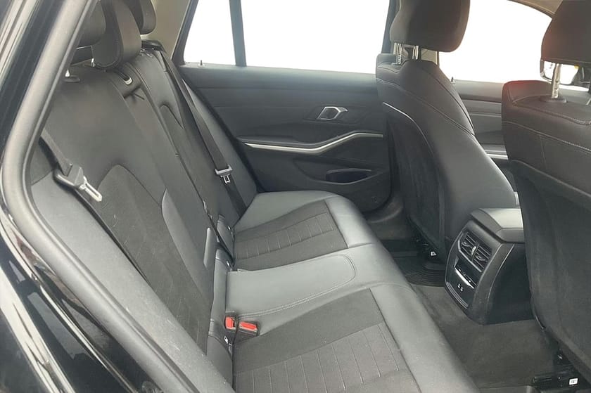 Bild 4 av BMW 330e xDrive Touring Drag Widescreen Navi Kamera Cockpit 292hk