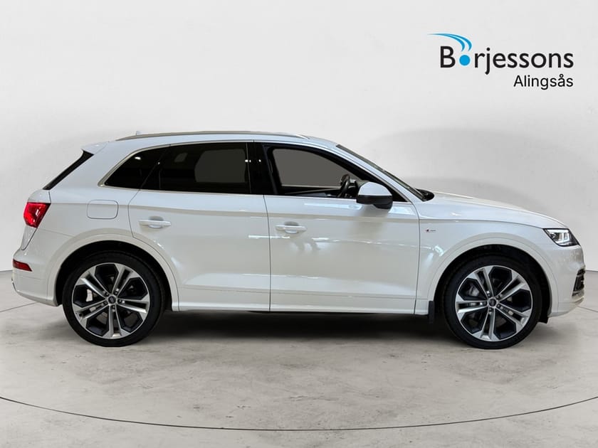 Bild 2 av Audi Q5 55 TFSI e quattro S-Line 367hk Luft/Drag/Värmare/N