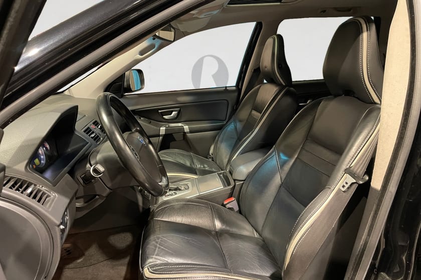 Bild 3 av Volvo XC90 7 Säten D5 18 HK AUT AWD R-DESIGN 7-SITS DRAG KAMREM BYTT SKINN