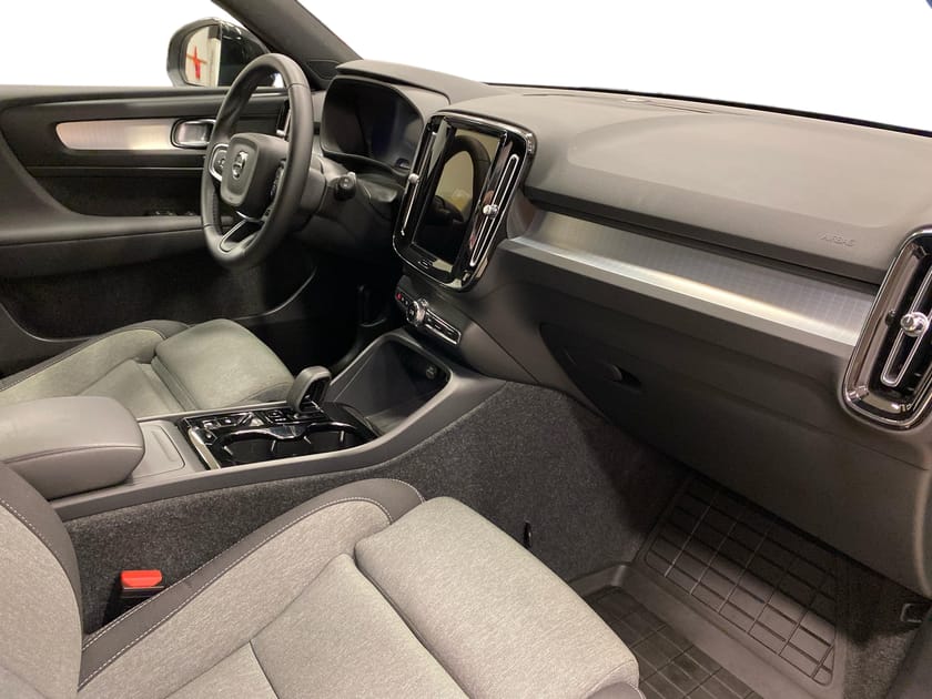 Bild 4 av Volvo XC40 B4 FWD Bensin Plus Dark