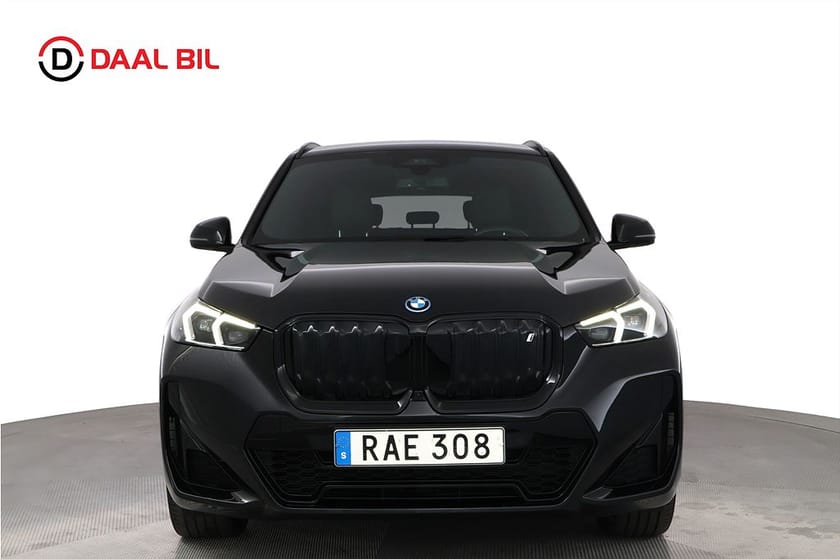 Bild 2 av BMW iX1 xDrive30 64,7kWh 306HK M-SPORT H/K® 3D-VIEW DRAG HUD