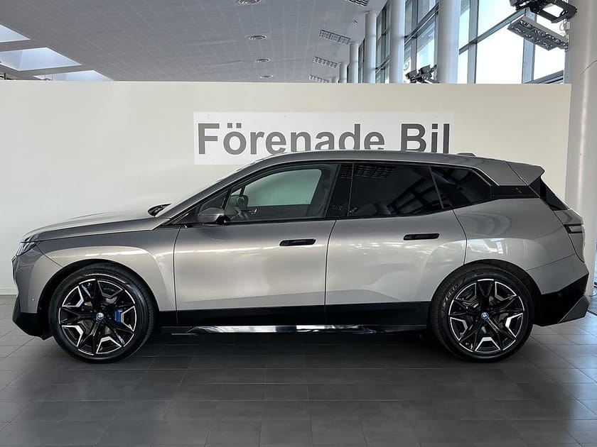 Bild 3 av BMW iX xDrive40 Sportpaket Innovation H/K Drag Adpt Farth