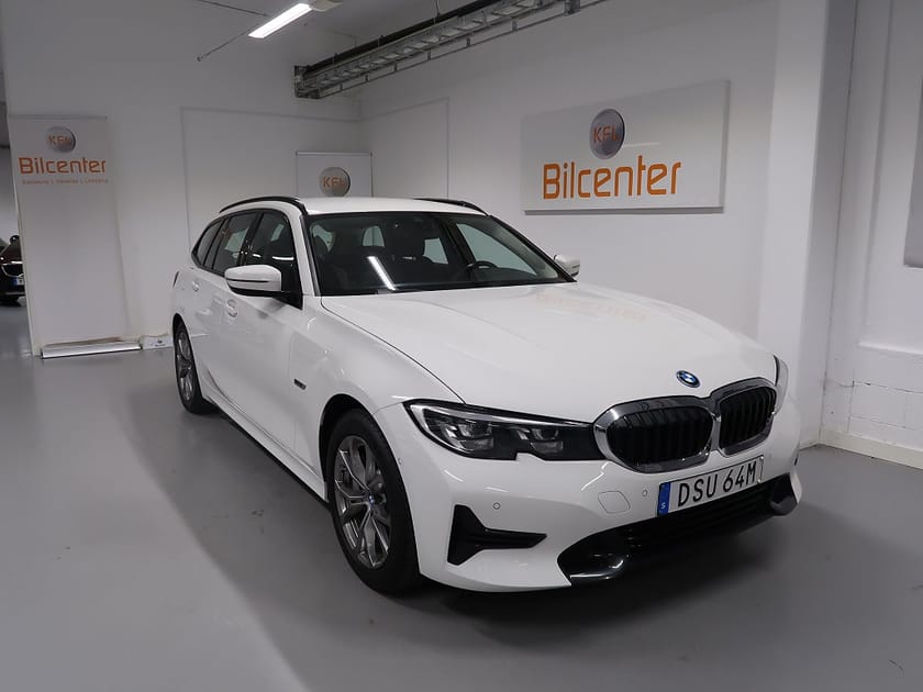 Bild 3 av BMW 330e Touring Sport line V-Däck ingår Navi-Drag-Kamera-CarPla