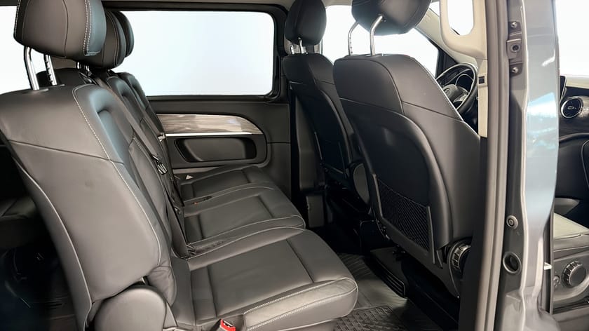 Bild 4 av Mercedes-Benz V 300d 4MATIC 3.2t 300 D AVANTGARDE LÅNG