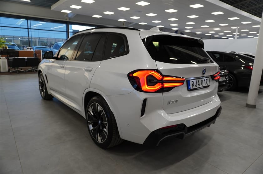 Bild 5 av BMW iX3 M-Sport Charged Plus Batteri 99 % Elstol Panorama Drag hk 20