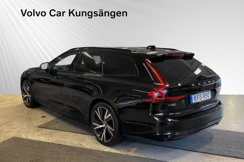 Bild 4 av Volvo V90 Recharge T6 Ultimate Dark DRAG PANO 360 H/K LÄDER
