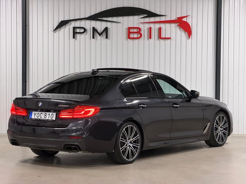 Bild 4 av BMW M550i xDrive Sedan M550 Ultimate Edition / Svensksåld / B&W / S&V-Hjul
