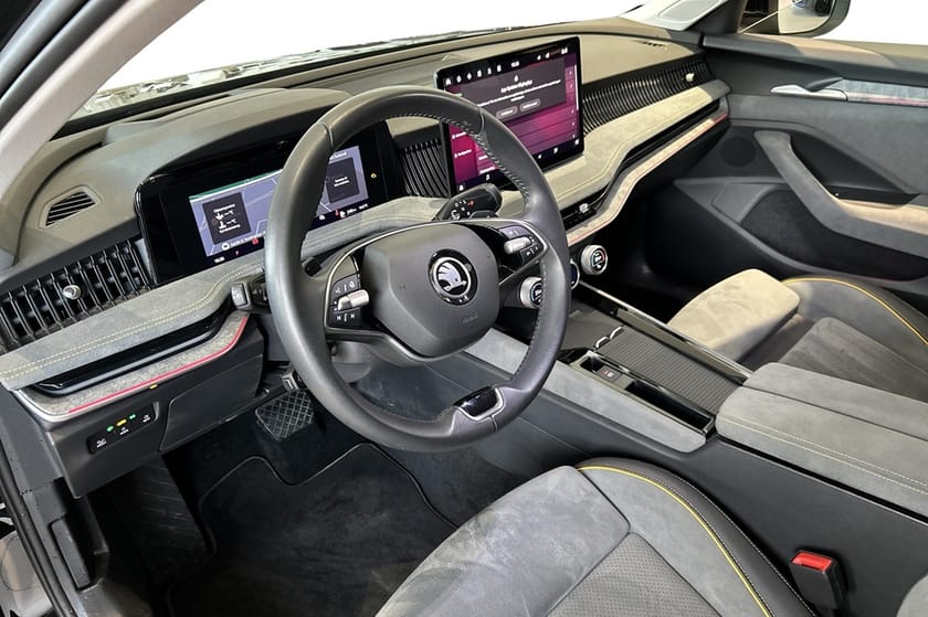 Bild 4 av Škoda Superb Kombi Selection TDI 4X4 193HK / HUD / Drag / Värmare