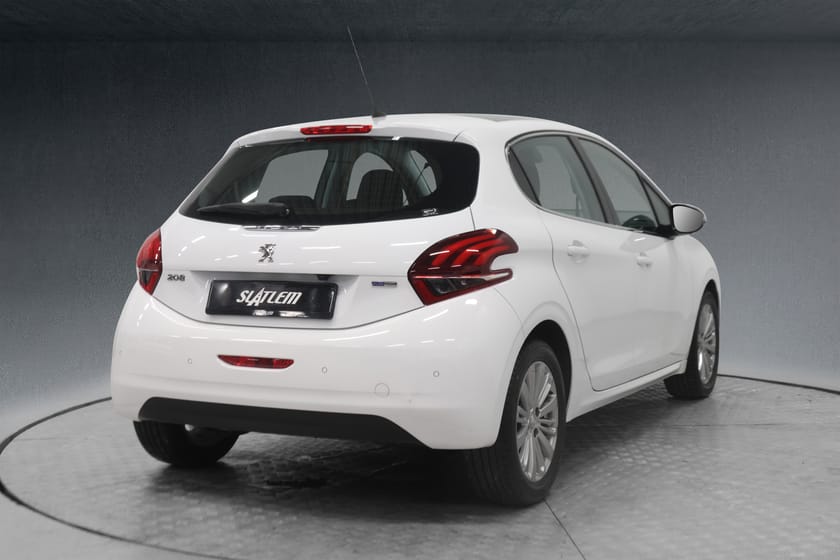 Bilde 4 av Peugeot 208 5-dørs ALLURE 1.2 PURETECH 110HK|PANORAMA/R.KAMERA/CARPLAY