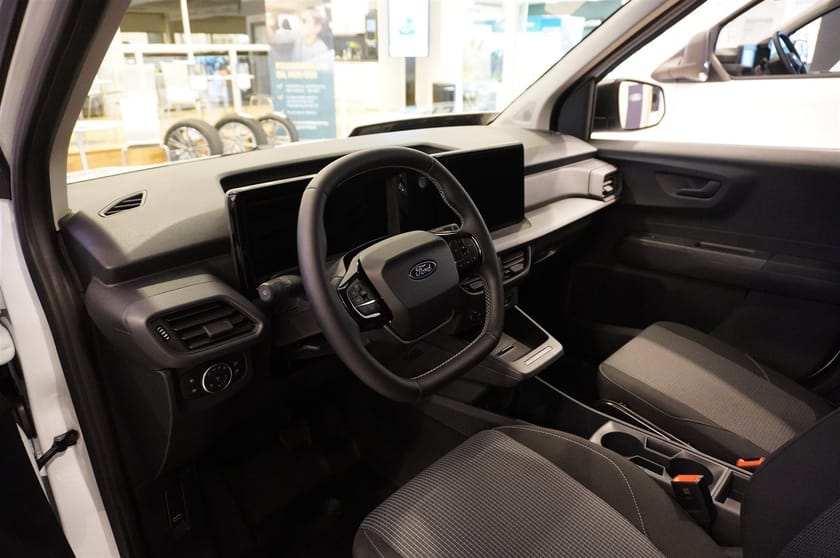 Bild 2 av Ford E-Transit Courier Skåp Trend Elmotor 100 kW 136hk 1-Vxl