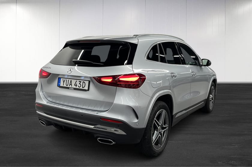 Bild 4 av Mercedes-Benz GLA 250 e AMG MOMS Drag 360-kamera