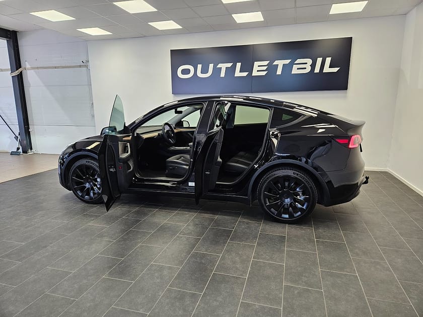 Bild 3 av Tesla Model Y Long Range AWD 514hk Panorama Läder Drag MOMS WLTP533km