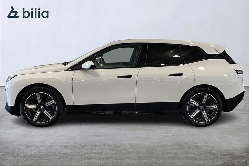 Bild 3 av BMW iX xDrive40 Sport line | H&K | 360 | DAP | Panorama | Drag