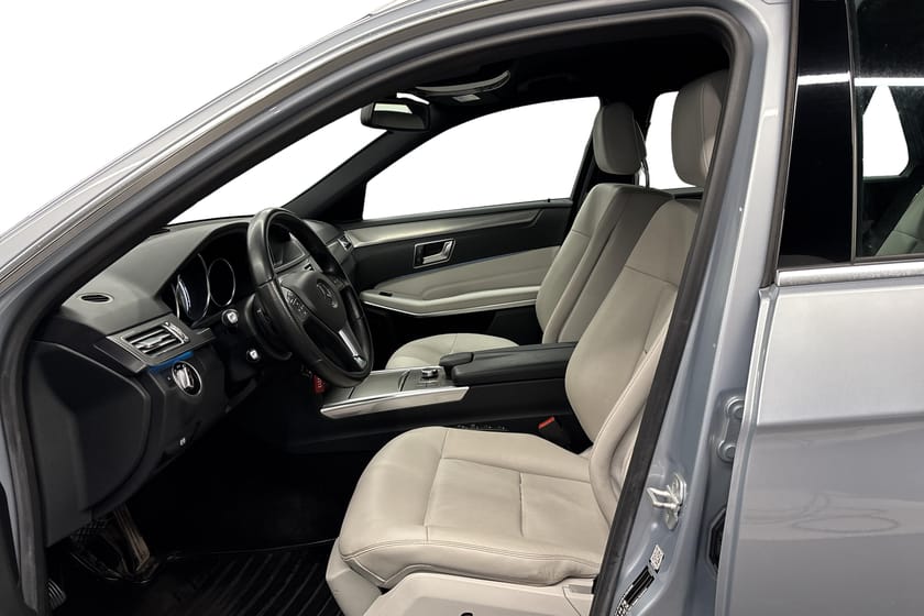 Bild 5 av Mercedes-Benz E 220 T BlueTEC Drag Värmare P-sensorer Ortopedstolar