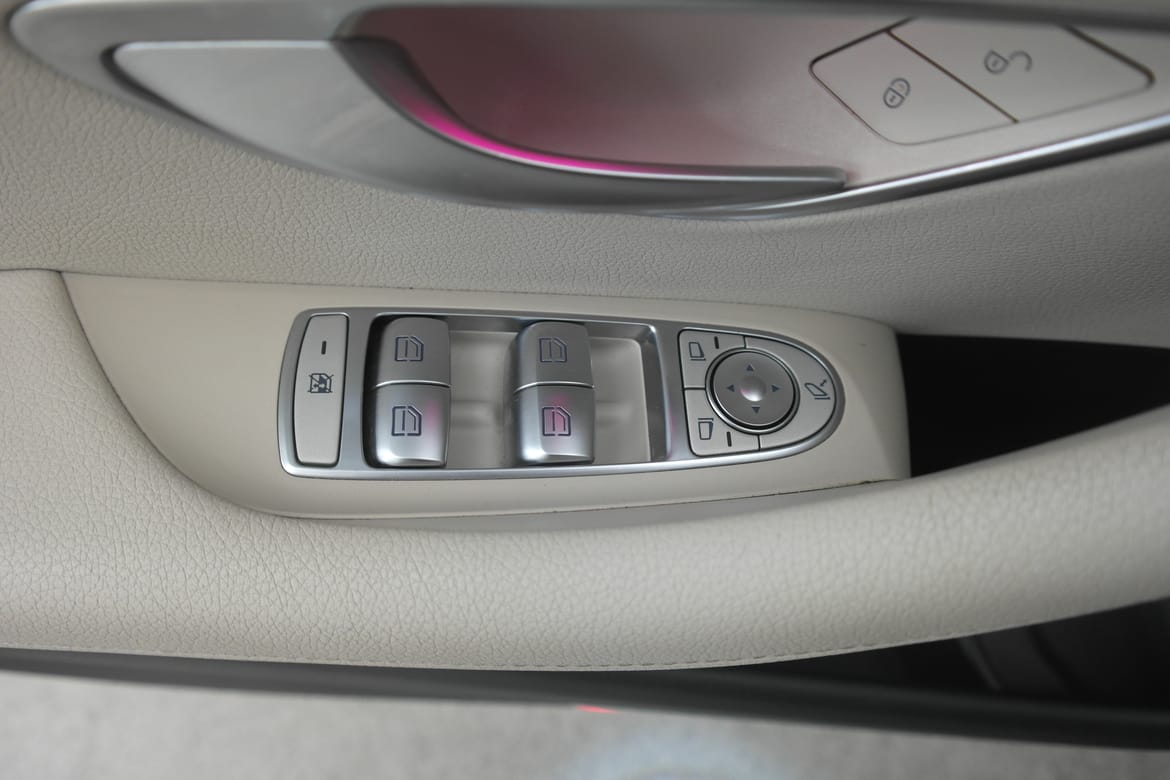 Mercedes-Benz E-Klass 2019 - miniatyr 15