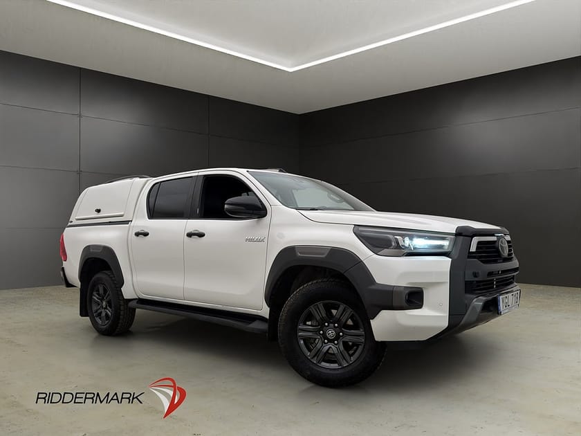 Bild 3 av Toyota Hilux Dubbelhytt Invincible 2.8 4WD M/K-Värm Drag JBL Kåpa MOMS