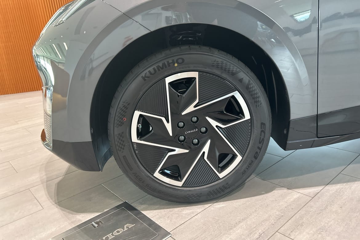 Lynk & Co 02 EV 66 kWh, 272hp, 2025