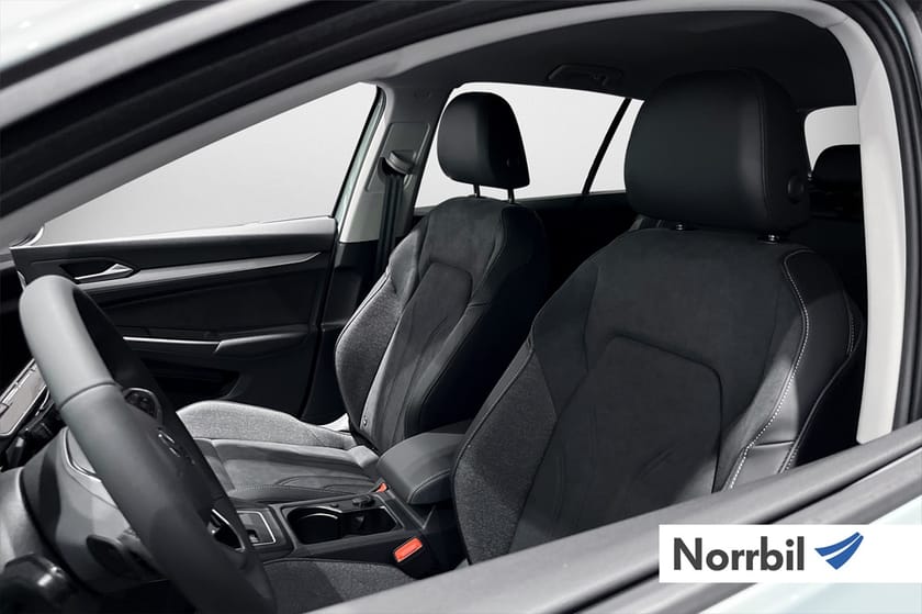 Bild 5 av Volkswagen Golf eTSI 150 DSG Sportstolar lågmil Kamera 17 tum