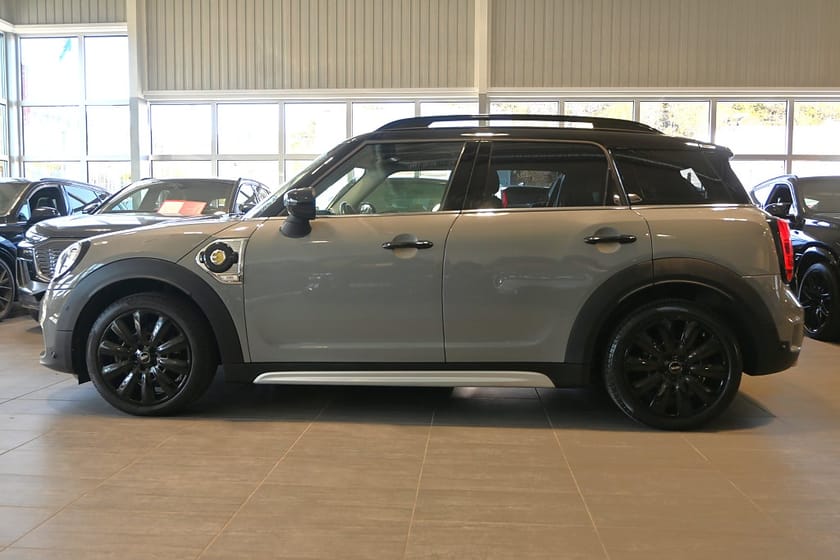 Bild 2 av MINI Countryman Cooper SE ALL4 Navi Carplay