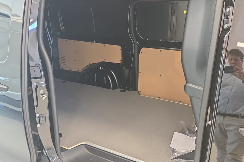 Bild 5 av Toyota Proace L1 LONG 2,2D 180 HK AUTO COMFORT 2 DÖRRAR