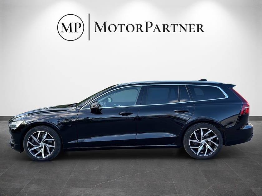 Bild 5 av Volvo V60 T6 Twin Engine AWD Momentum Advanced Kamera Dragkrok