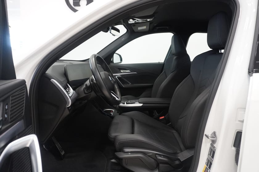 Bild 2 av BMW iX1 xDrive30 M Sport Drag Adaptiva LED